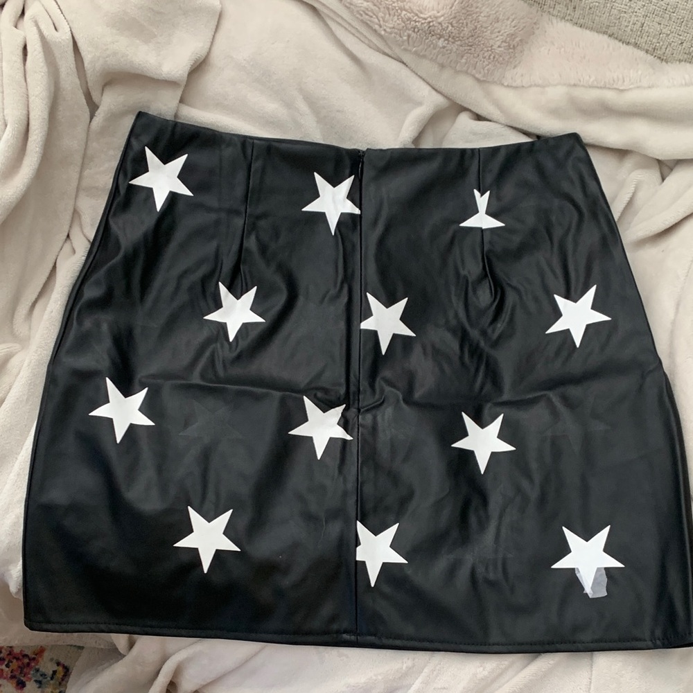 SHEIN Black Leather Mini Skirt with White Stars - Picture 4 of 4